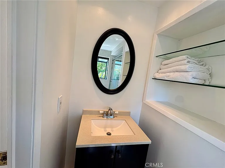 1033 Eastman Way — Photo 4