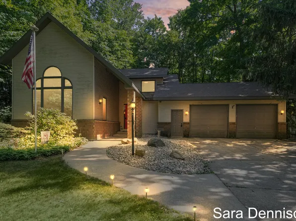 1026 Alan St, Fremont, MI 49412