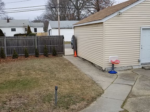 4th image of 1403 Coates Ave