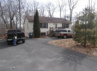 1073 Seven Nations Dr, Tobyhanna, PA 18466