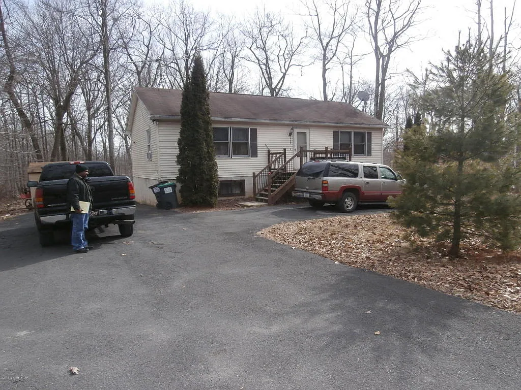 1073 Seven Nations Dr photo 1