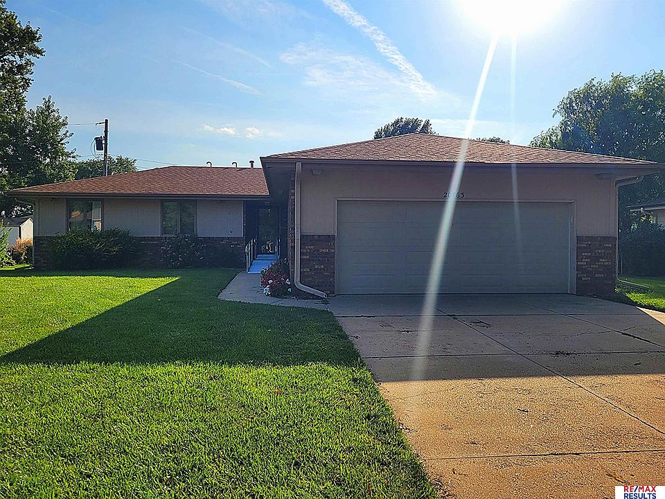 1st image of 20763 Emmet St