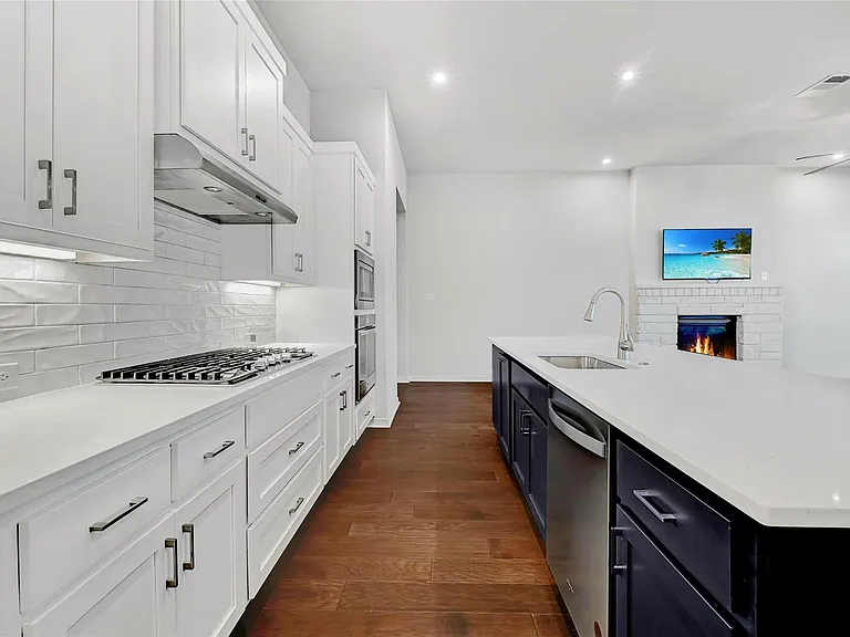 204 Belford St — Photo 6