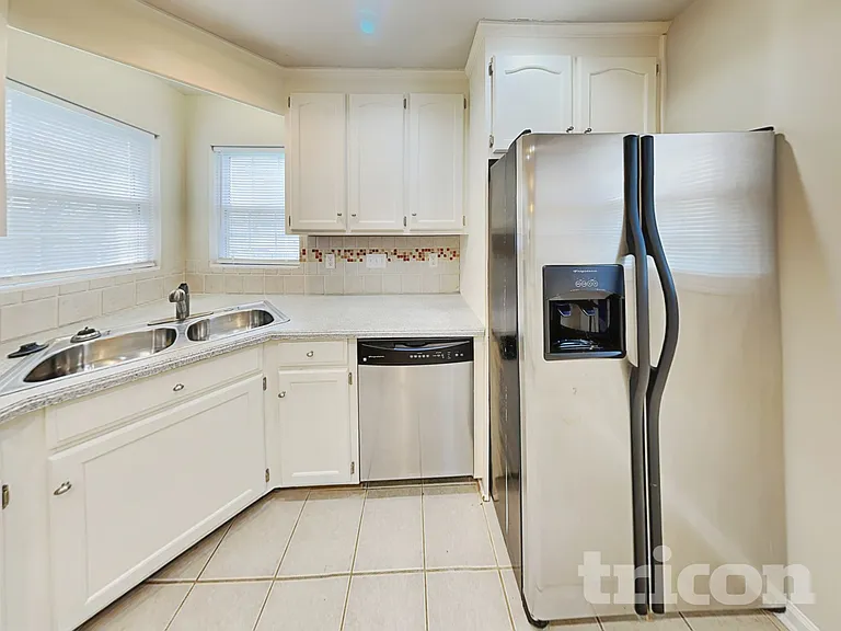 4904 Valley Trail Ct — Photo 6