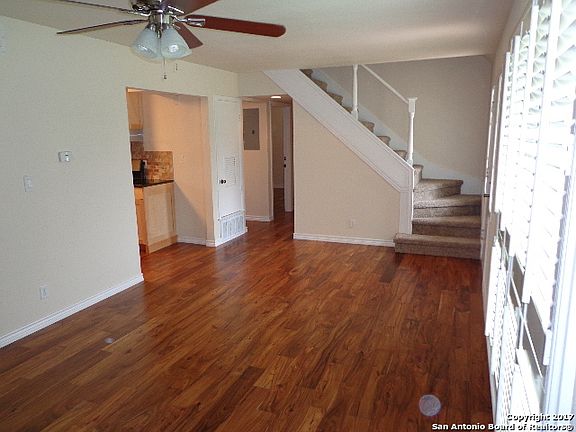 3rd image of 3007 Tawny Oak Dr
