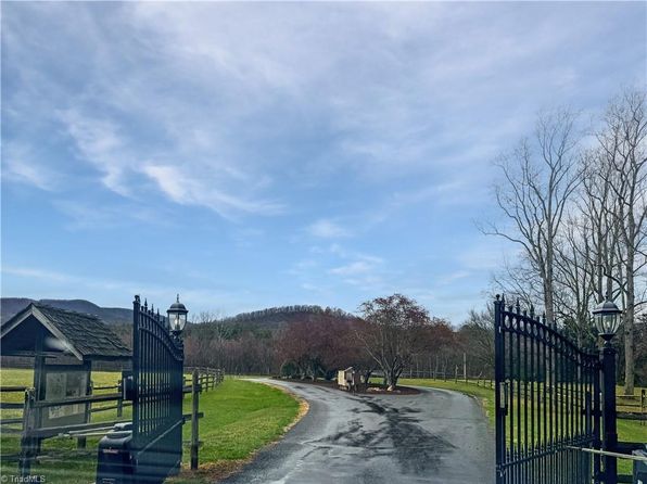 407 Baldwin Dr, Lowgap, NC 27024