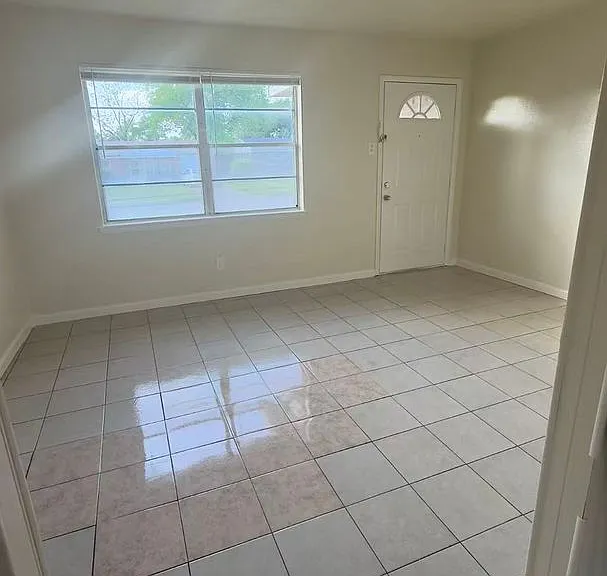 3064 Clover Dr — Photo 2