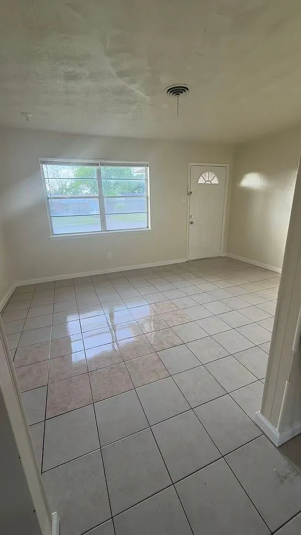 Building Photo - 3064 Clover Dr