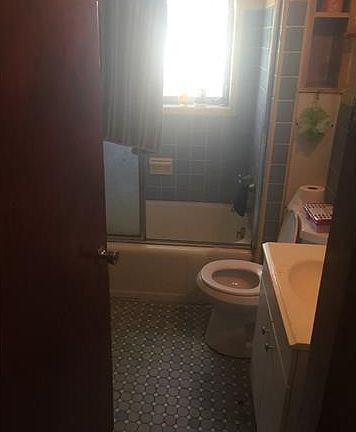 5th image of 608 S 10th St