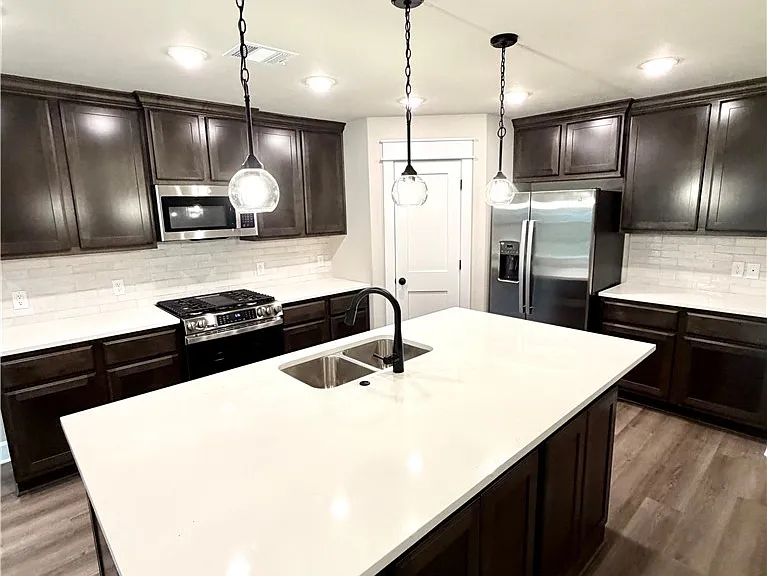 1216 Bridgewater Dr — Photo 5