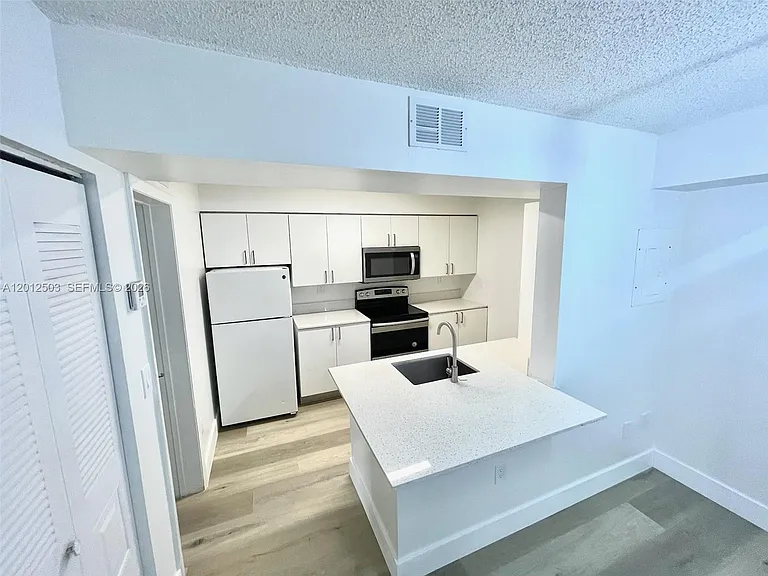 15201 SW 80th St #205 — Photo 4