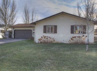 1230 Walworth St, Belle Fourche, SD 57717