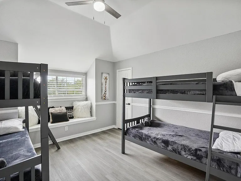 2401 Scarlet Oak Dr — Photo 32