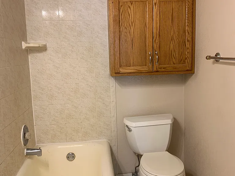 325 Broadway Ave S #2 — Photo 8
