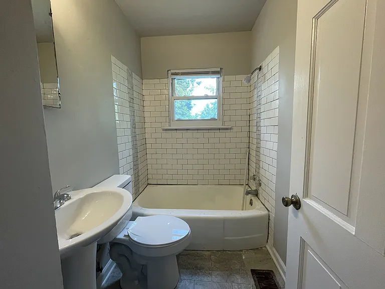 3873 S Amherst Hwy — Photo 8