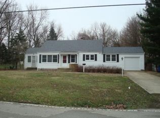 1391 W Pershing Rd, Decatur, IL 62526