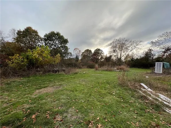 87 Mount Pleasant Ave, Prudence Island, RI 02872