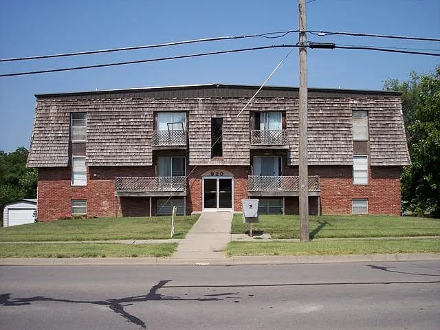 2 bed, $495 — Photo 1