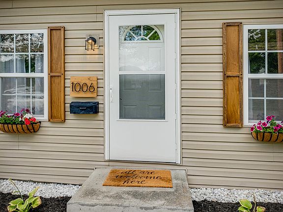 4th image of 1006 Borden St