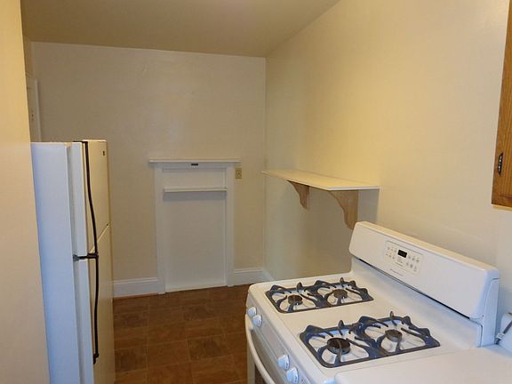 5th image of 824 Brandon Ave APT 11