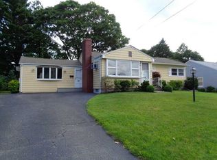 173 Lawnacre Dr, Cranston, RI 02920