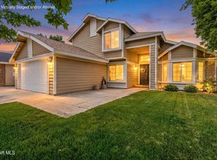 1605 Bluebell St, Lancaster, CA 93535