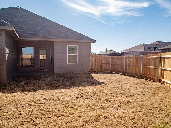3rd image of 1841 Cross Oaks Dr