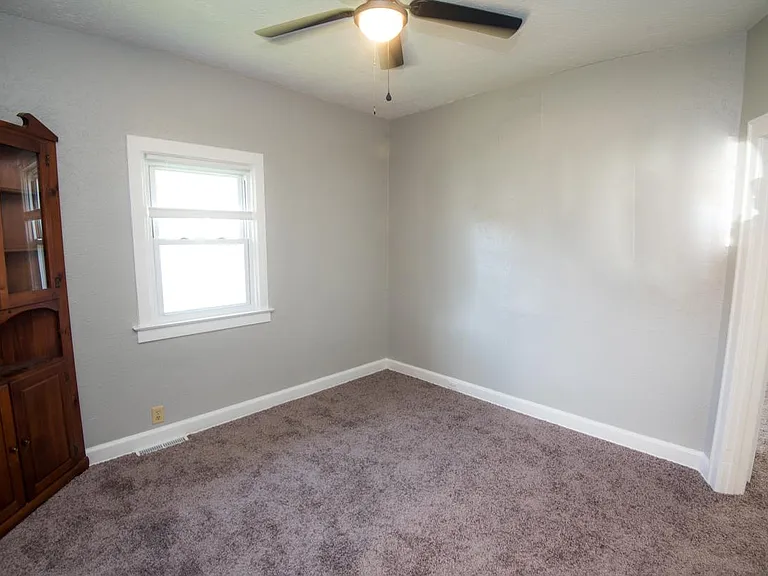 84 Summit Dr — Photo 4