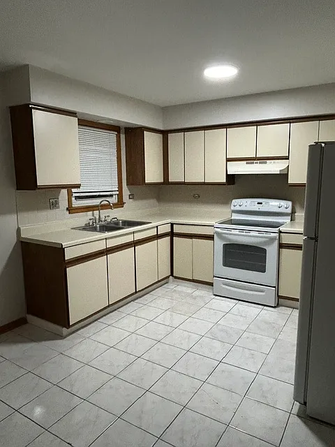 Building Photo - 5201 N Reserve Ave #2E