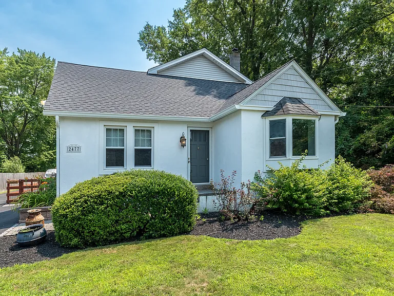 2477 Walnut St — Photo 3