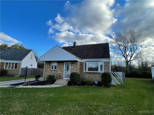 62 Cathedral Ln, Buffalo, NY 14225