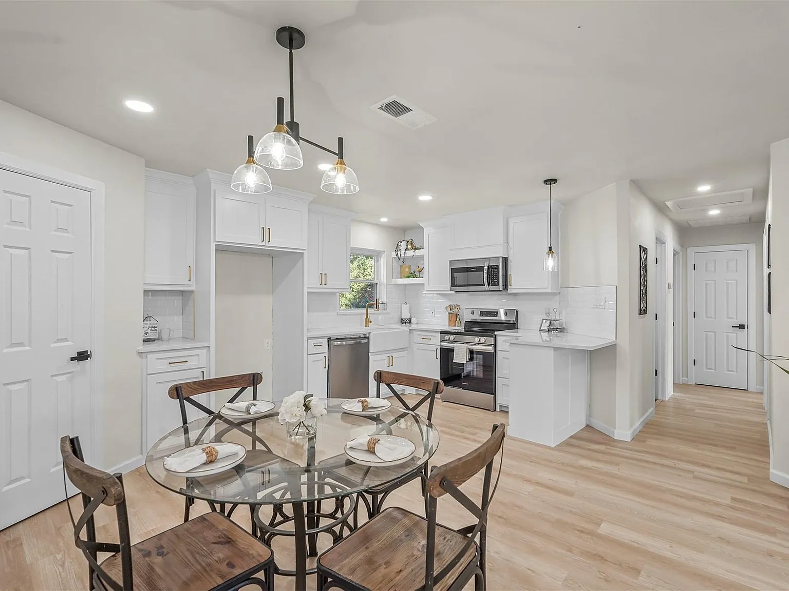 4 bed, 1286 sqft, $6,000 — Photo 4