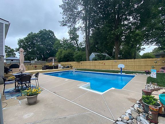 2nd image of 3809 Edinburgh Dr