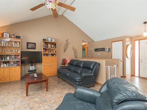 5th image of 53825 Montrose Park Dr