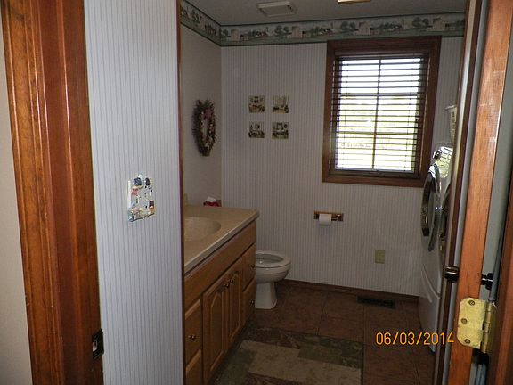 Bathroom #1 - main floor