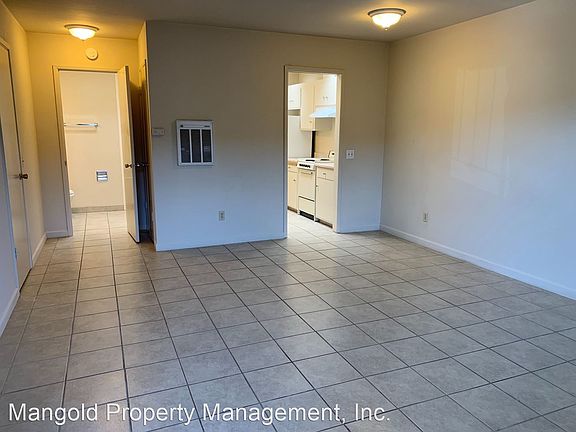 3rd image of 832 Hawthorne St APT 27