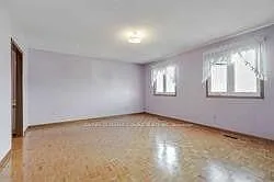 35 Kingsplate Cres — Photo 11