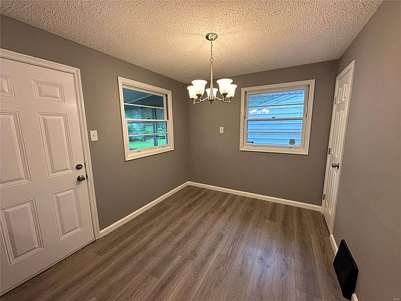 4th image of 735 Science Hill Dr