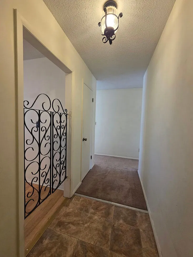 3-Bedroom, 3-Bath Home on a Quiet Cul-de-Sac — Photo 3