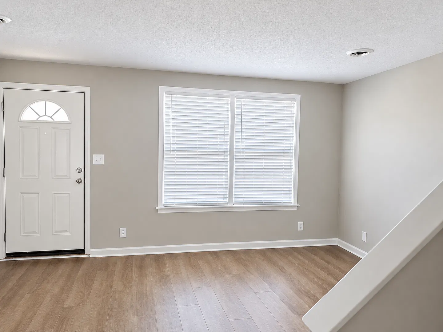 1 Month Free With 13 Month Lease!End Unit!! 2 Bed/1.5 Bath Townhouse! Water/Garbage Included! Wal... — Photo 3
