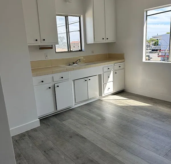 1650 W 209th St #6 — Photo 1