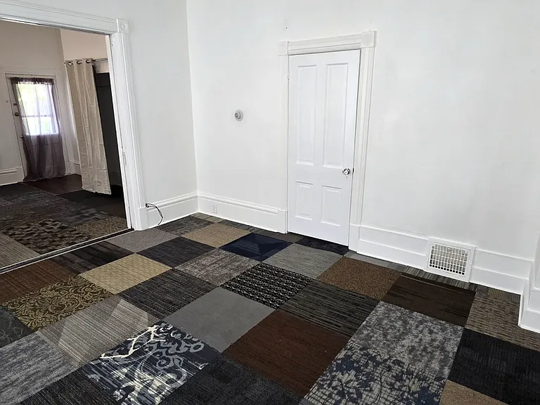435 Center Ave — Photo 5