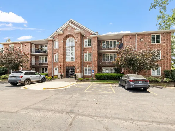 5645 S Cass Ave APT 103, Westmont, IL 60559