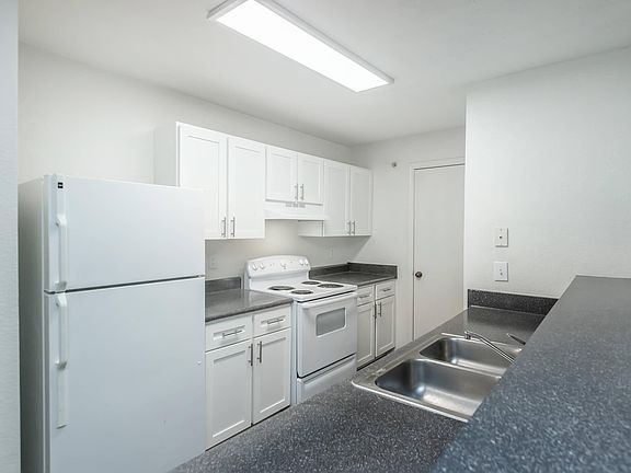 2nd image of 4800 Burnt Oak Dr #4916-404