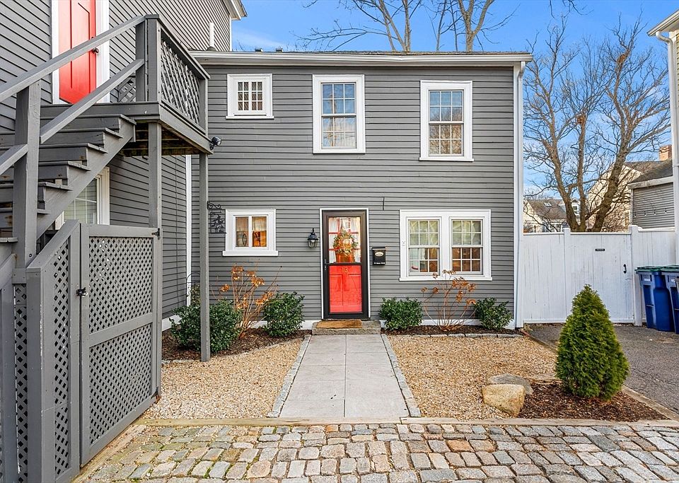 1st image of 13 Oliver St #13