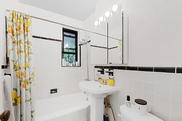 Rented by REAL New York | media 9