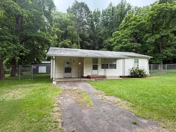 405 Capital St, Gilmer, TX 75644