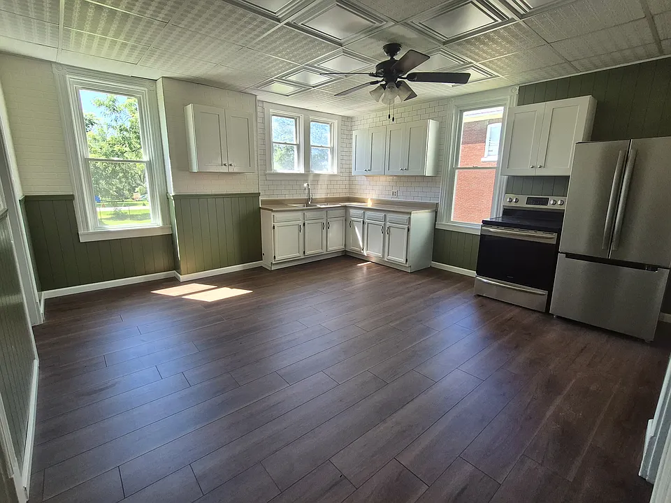 622 W Main St