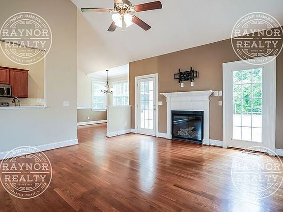 4th image of 90 Glen Oaks Dr