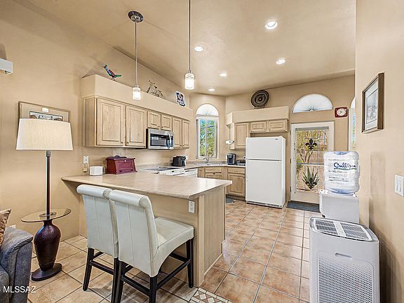 3rd image of 2406 W Via Di Silvio
